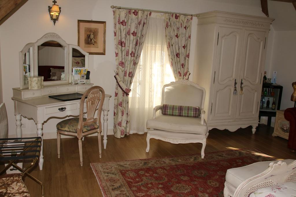 Hostellerie Du Prieure Saint-Prix  Экстерьер фото