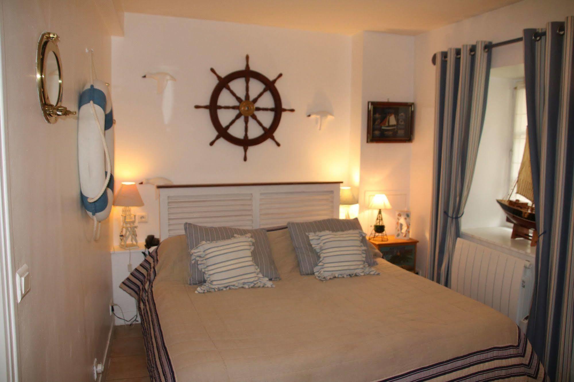 Hostellerie Du Prieure Saint-Prix  Экстерьер фото